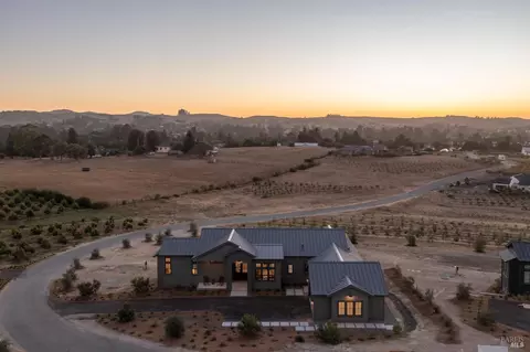 2055 Live Oak Farm Ln, Petaluma, CA 94952