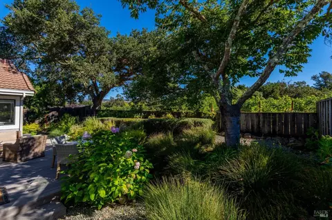 Exterior - 400 Troon Dr, Napa, CA 94558 photo 9 of 12
