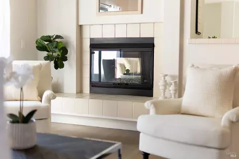 Living - 400 Troon Dr, Napa, CA 94558 photo 4 of 6