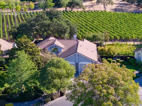 400 Troon Dr, Napa, CA 94558