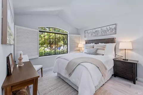 Bedroom - 400 Troon Dr, Napa, CA 94558 photo 4 of 10