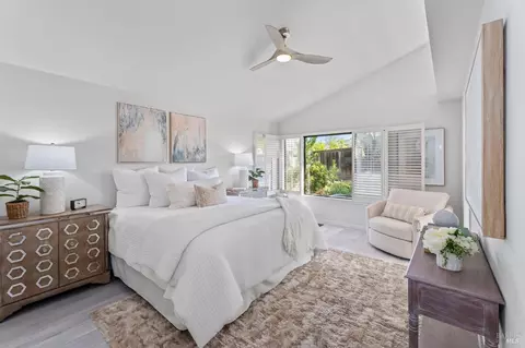 Bedroom - 400 Troon Dr, Napa, CA 94558 photo 7 of 10