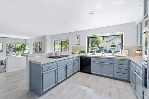 Kitchen - 400 Troon Dr, Napa, CA 94558 photo 4 of 7