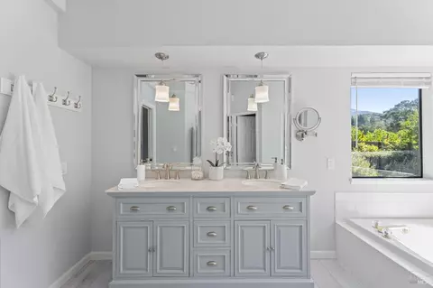 Bath - 400 Troon Dr, Napa, CA 94558 photo 6 of 8