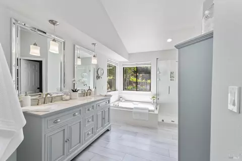 Bath - 400 Troon Dr, Napa, CA 94558 photo 5 of 8