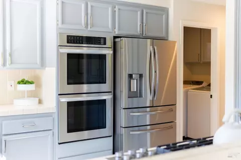 Kitchen - 400 Troon Dr, Napa, CA 94558 photo 6 of 7