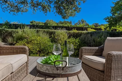 Exterior - 400 Troon Dr, Napa, CA 94558 photo 6 of 12
