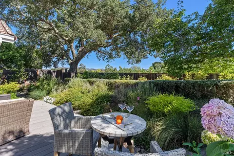 Exterior - 400 Troon Dr, Napa, CA 94558 photo 5 of 12