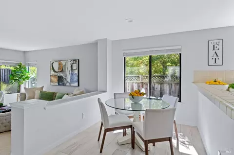 Dining - 400 Troon Dr, Napa, CA 94558 photo 4 of 5