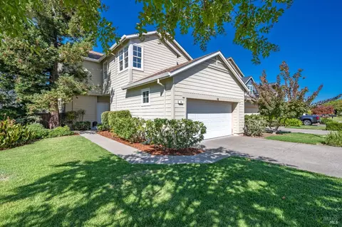 10 Edgewater Ct, San Rafael, CA 94903