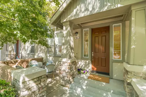 36 Apricot Ct, San Rafael, CA 94903