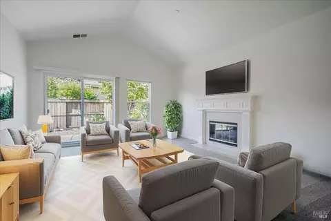 737 Glen Miller Dr, Windsor, CA 95492 photo 2