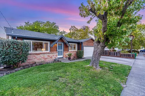 3031 Hardies Ln, Santa Rosa, CA 95403