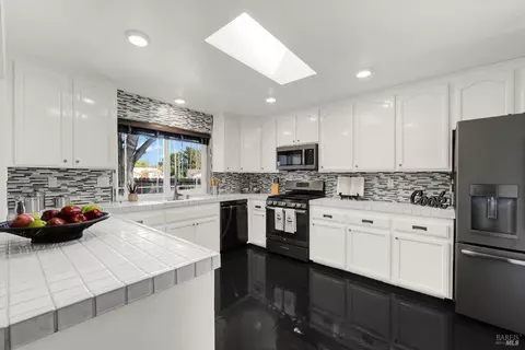 Kitchen - 1863 Winston Ct, Fairfield, CA 94534 photo 4 of 12