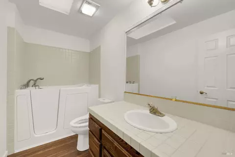 Bath - 1863 Winston Ct, Fairfield, CA 94534 photo 5 of 6