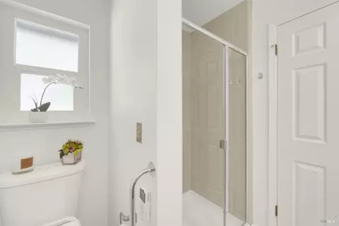 Bath - 1863 Winston Ct, Fairfield, CA 94534 photo 4 of 6