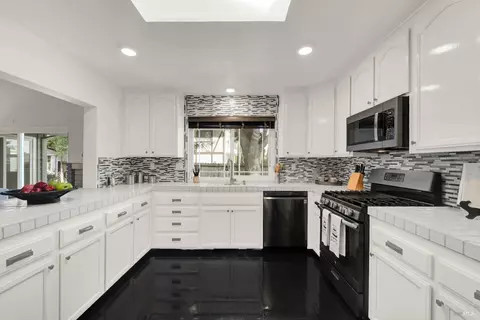 Kitchen - 1863 Winston Ct, Fairfield, CA 94534 photo 6 of 12
