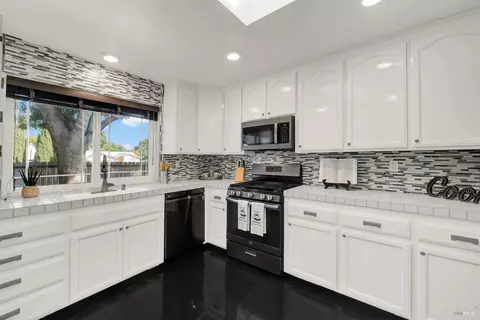 Kitchen - 1863 Winston Ct, Fairfield, CA 94534 photo 5 of 12