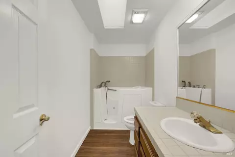 Bath - 1863 Winston Ct, Fairfield, CA 94534 photo 6 of 6