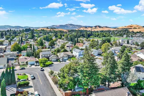 View/Area - 1863 Winston Ct, Fairfield, CA 94534 photo 2 of 5
