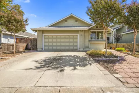 450 Zachary Dr, Vacaville, CA 95687
