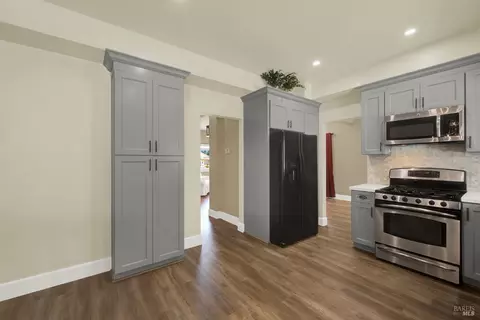 Entry Way - 320 Limerick Way, Vacaville, CA 95688 photo 6 of 12