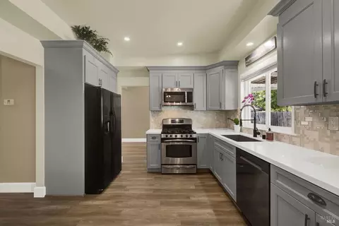 Kitchen - 320 Limerick Way, Vacaville, CA 95688 photo 4 of 12