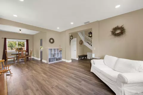 Living - 320 Limerick Way, Vacaville, CA 95688 photo 3 of 4