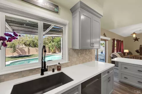Kitchen - 320 Limerick Way, Vacaville, CA 95688 photo 6 of 12