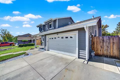 Exterior - 320 Limerick Way, Vacaville, CA 95688 photo 8 of 31