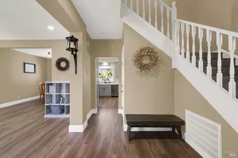 Entry Way - 320 Limerick Way, Vacaville, CA 95688 photo 1 of 12