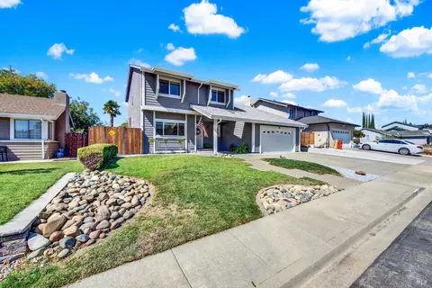 Exterior - 320 Limerick Way, Vacaville, CA 95688 photo 5 of 31