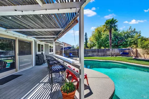 Exterior - 320 Limerick Way, Vacaville, CA 95688 photo 15 of 31
