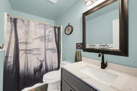 Bath - 320 Limerick Way, Vacaville, CA 95688 photo 2 of 6