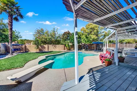 Exterior - 320 Limerick Way, Vacaville, CA 95688 photo 16 of 31