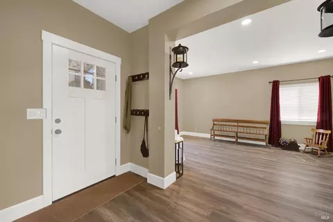 Entry Way - 320 Limerick Way, Vacaville, CA 95688 photo 4 of 12