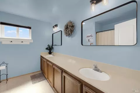 Bath - 320 Limerick Way, Vacaville, CA 95688 photo 4 of 6