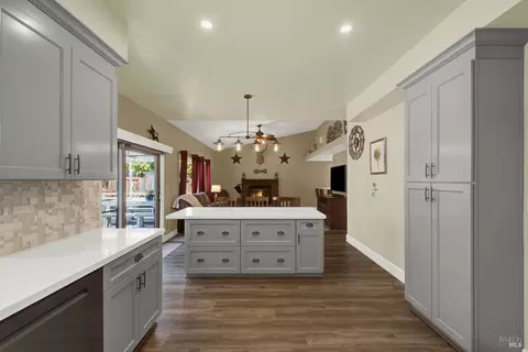 Kitchen - 320 Limerick Way, Vacaville, CA 95688 photo 7 of 12