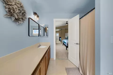 Bath - 320 Limerick Way, Vacaville, CA 95688 photo 6 of 6