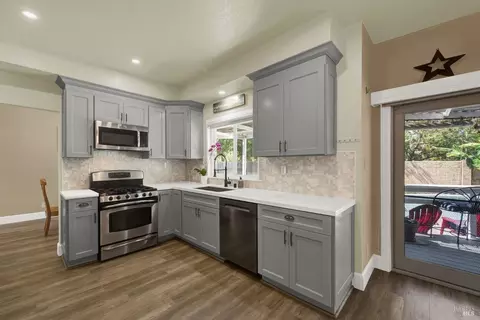 Kitchen - 320 Limerick Way, Vacaville, CA 95688 photo 3 of 12