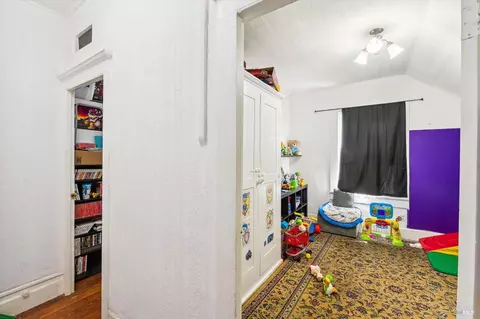 Entry Way - 519 Virginia St, Vallejo, CA 94590 photo 5 of 10