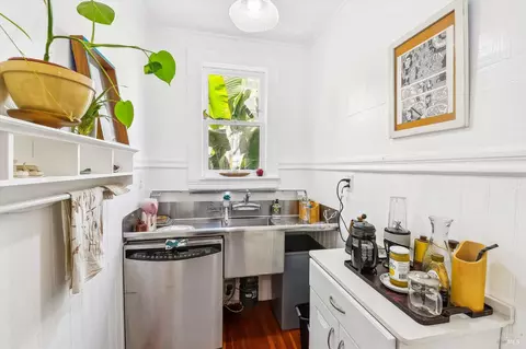 Kitchen - 519 Virginia St, Vallejo, CA 94590 photo 9 of 9