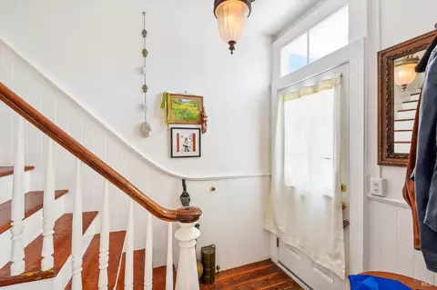 Entry Way - 519 Virginia St, Vallejo, CA 94590 photo 9 of 10