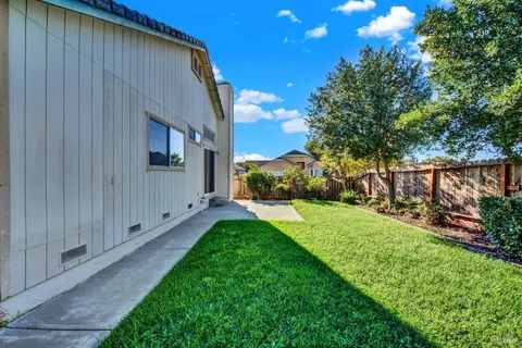 Exterior - 2455 E Atlantic Ave, Fairfield, CA 94533 photo 18 of 22