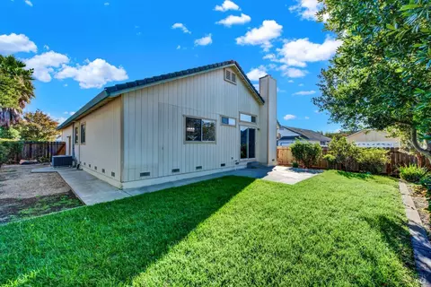 Exterior - 2455 E Atlantic Ave, Fairfield, CA 94533 photo 17 of 22