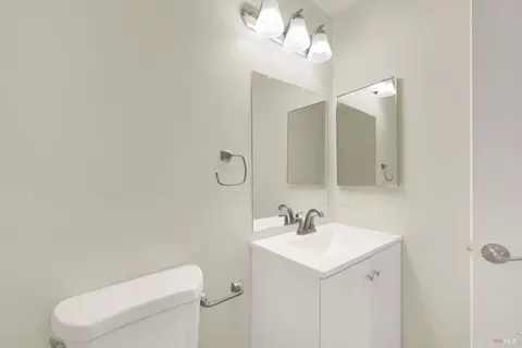 Bath - 2455 E Atlantic Ave, Fairfield, CA 94533 photo 2 of 5