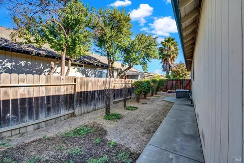 Exterior - 2455 E Atlantic Ave, Fairfield, CA 94533 photo 20 of 22