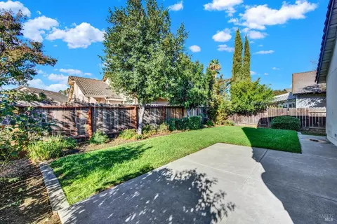 Exterior - 2455 E Atlantic Ave, Fairfield, CA 94533 photo 10 of 22