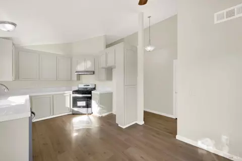 Entry Way - 2455 E Atlantic Ave, Fairfield, CA 94533 photo 2 of 4