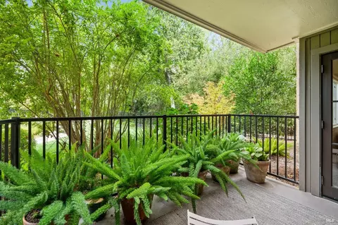 202 Foss Creek Cir #C, Healdsburg, CA 95448